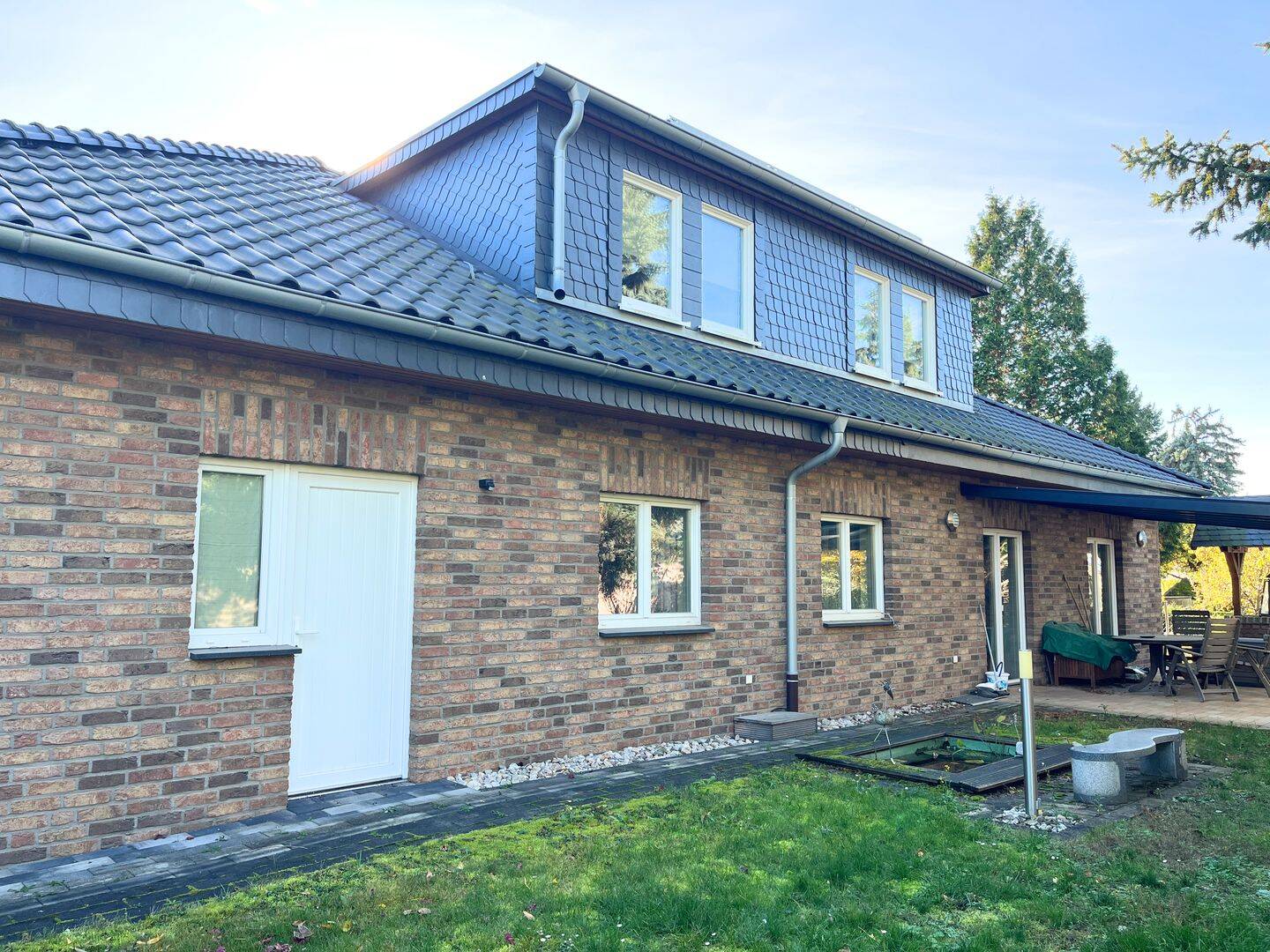 Einfamilienhaus mit Einliegerwohnung und großzügigem Garten, 4827 Machern