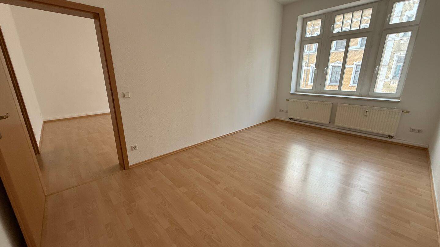 Whg. im 2.OG ! Küche mit Balkonzugang / Laminat / Bad mit Wanne u.v.m., 9130 Chemnitz (Hilbersdorf Sonnenberg Yorckgebiet Zentrum)