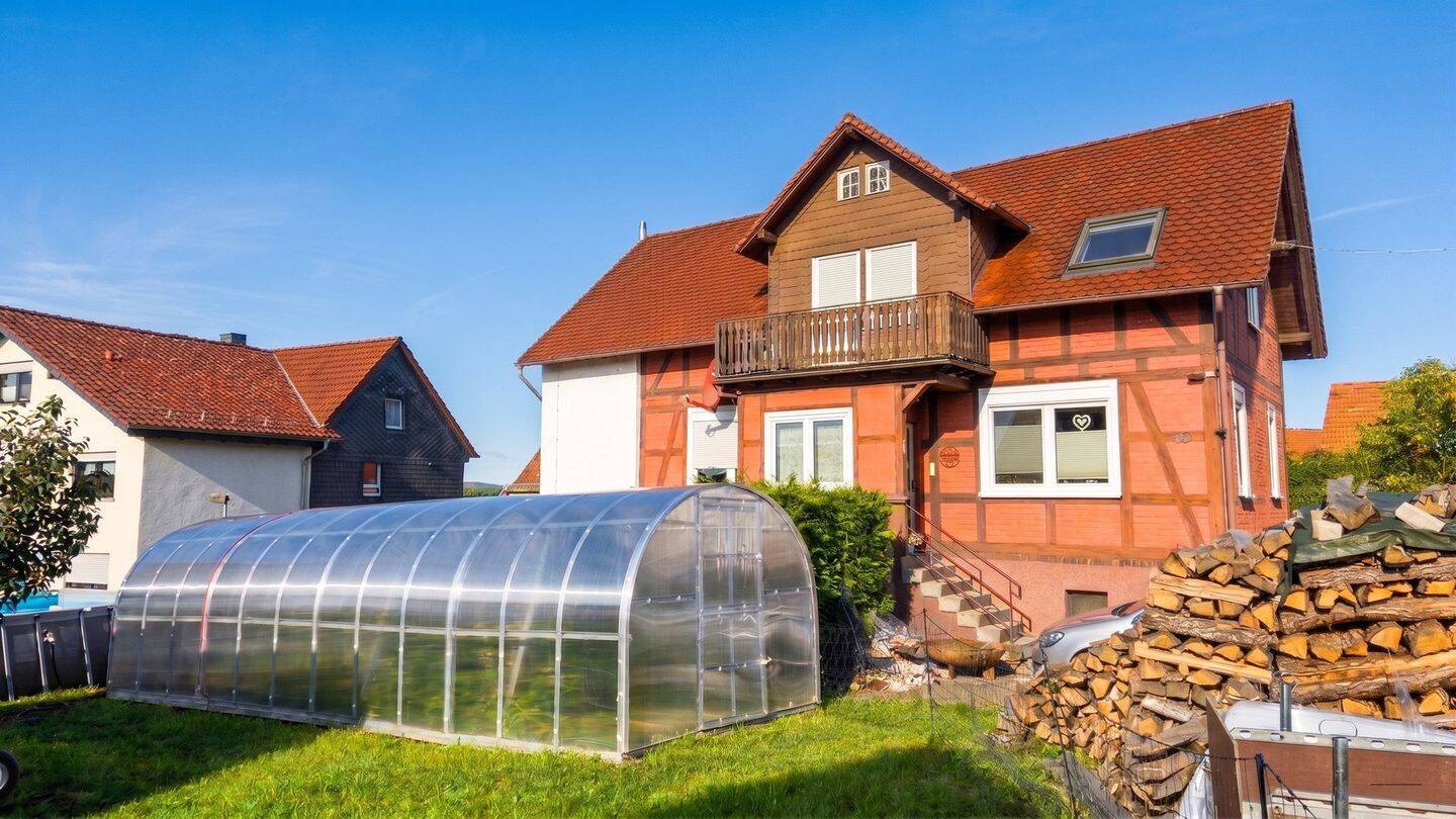 Kernsaniert & einzugsbereit: 908m² Garten, Pool, bei Marburg, 35112 Fronhausen