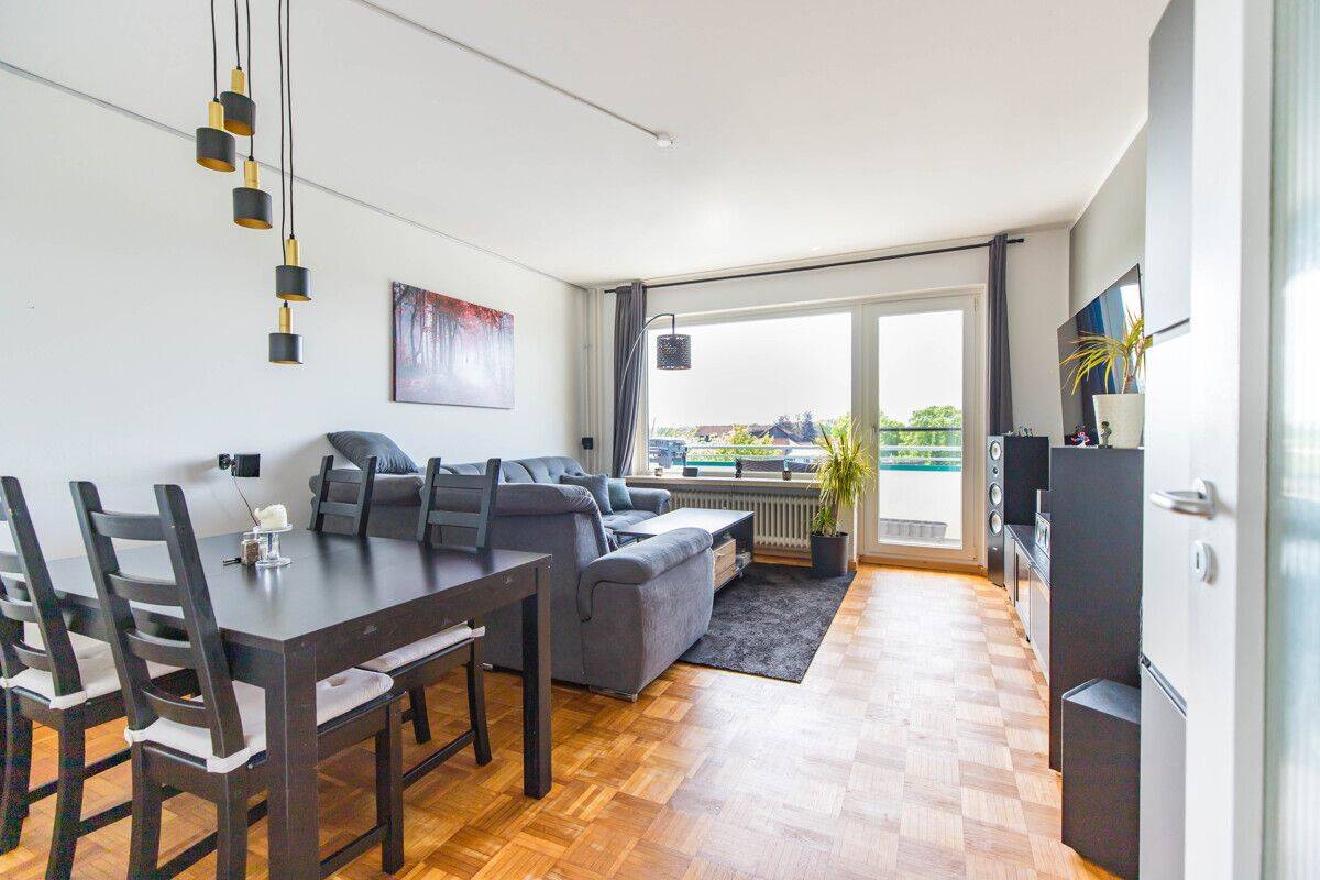 Gepflegte, gut geschnittene 2-Zi-Wohnung mit Südwest-Balkon und TG-Stellplatz im Zentrum Ahrensburgs, 22926 Ahrensburg