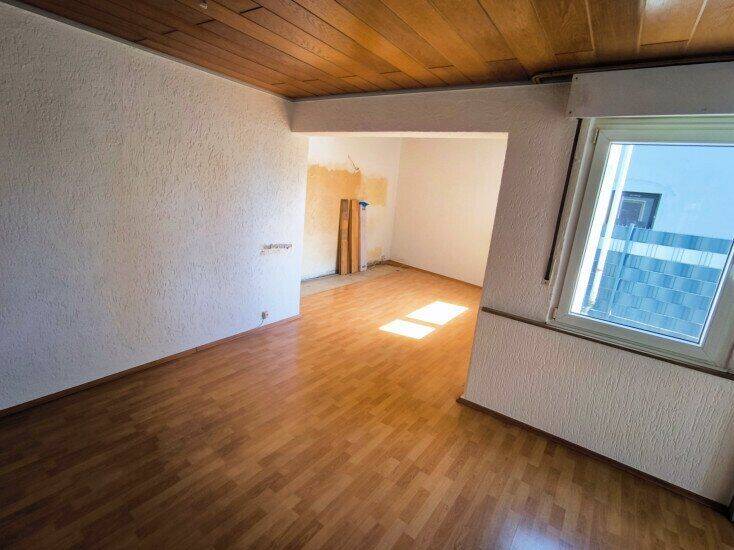 Renovierungsbedürftige 2 Raum Wohnung mit großer Küche und separatem Eingang in Sterkrade, 46145 Oberhausen