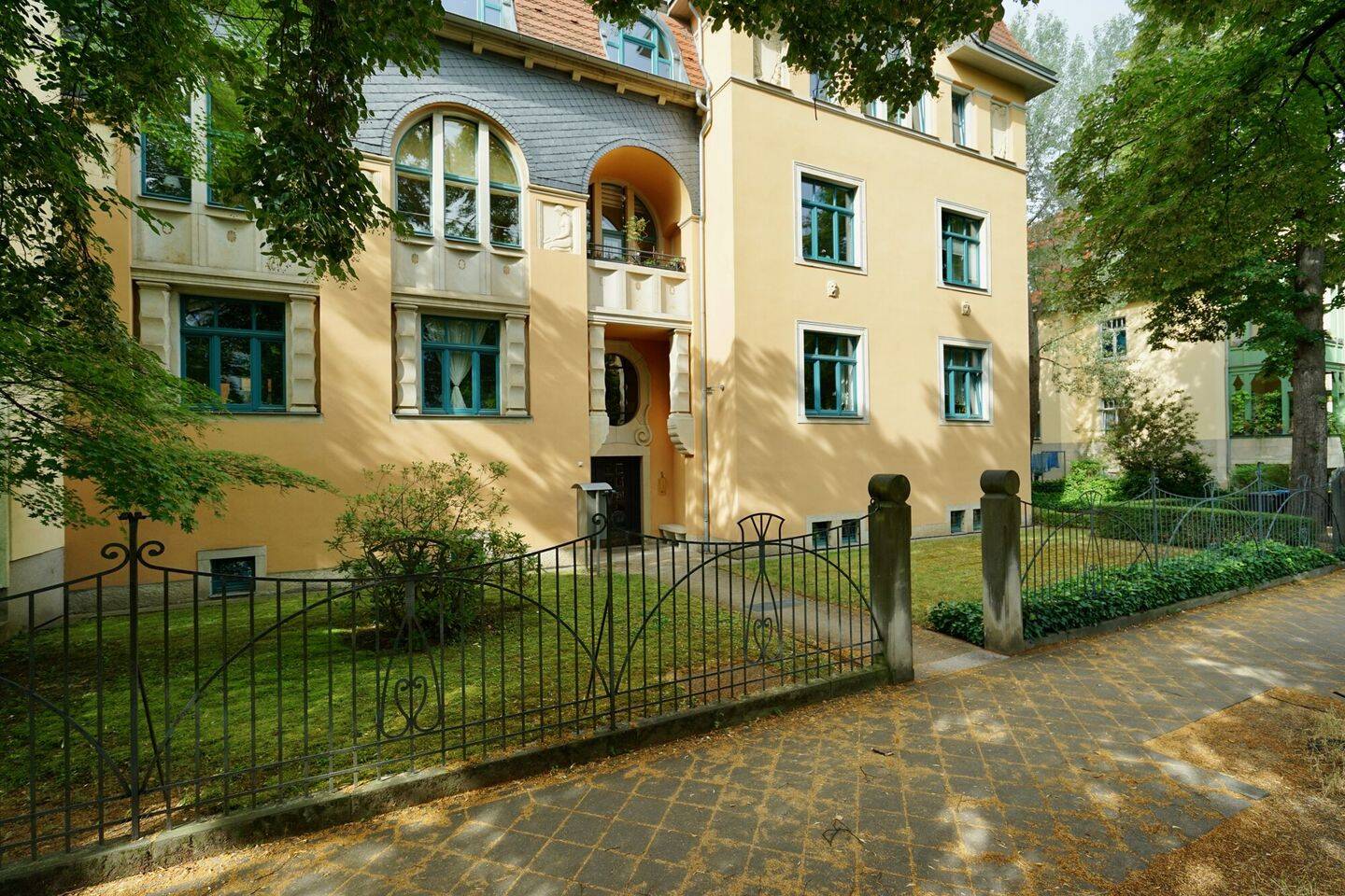 Stilvolle Altbauwohnung in herrschaftlicher Gründerzeitvilla