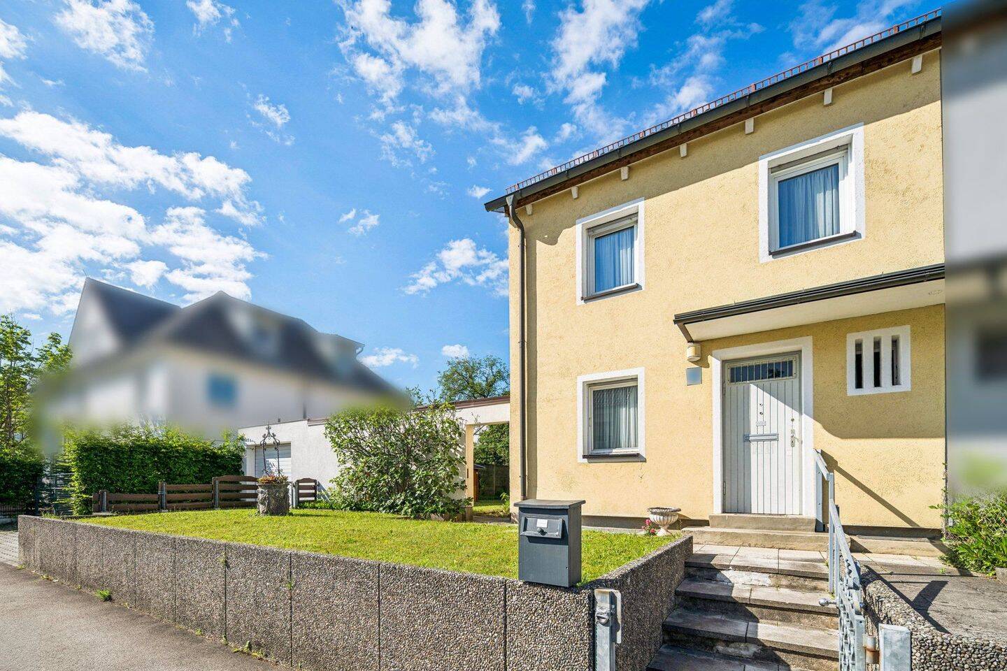 Eine seltene Chance für Familien und Visionäre: Doppelhaushälfte im Münchner Süden mit großem Potenzial