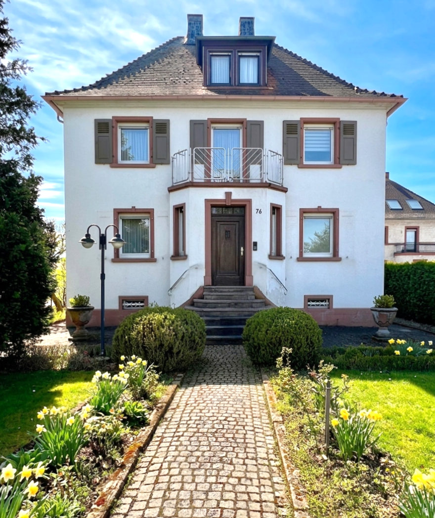 Enkenbach-Alsenborn – Stilvolles Ein-/Zweifamilienhaus in attraktiver Feldrandlage, 67677 Enkenbach-Alsenborn