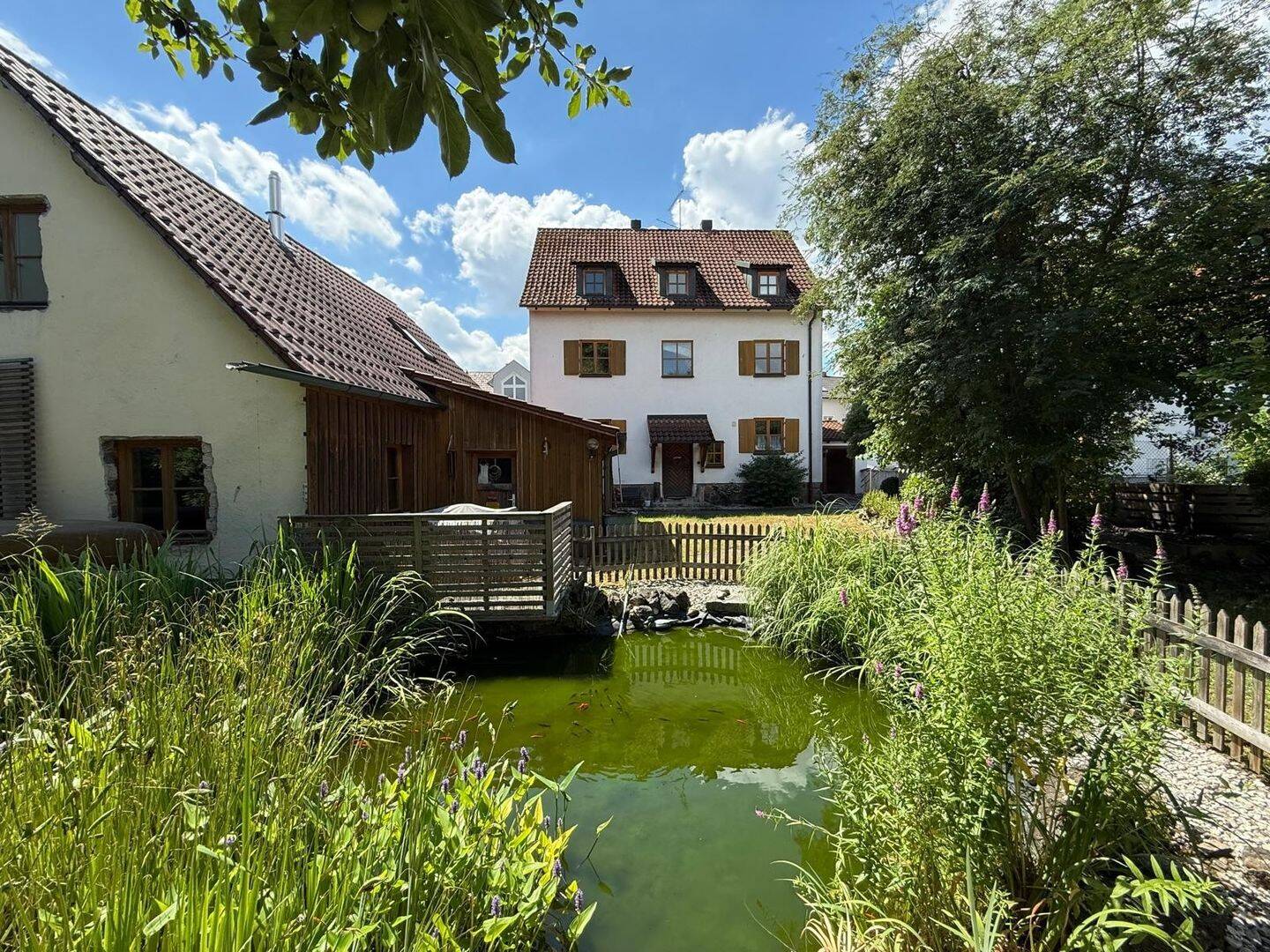 Zweifamilienhaus und Ladengeschäft mit Betriebswohnung in Schwandorf-Krondorf, 92421 Schwandorf