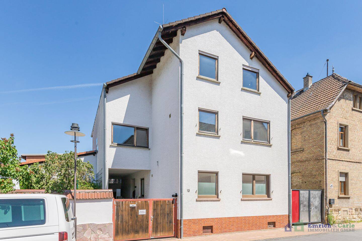 Ein Haus – zahlreiche Möglichkeiten: Zweifamilienhaus mit Garten und Garage, 55262 Ingelheim am Rhein (Heidesheim)