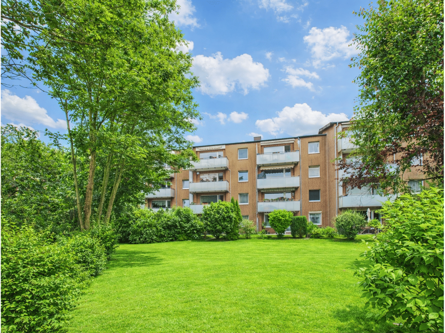 Grün, ruhig und sonnig: Gepflegte Endetage mit 2 TG-Stellplätzen nebeneinander, 22523 Hamburg (Eimsbüttel Eidelstedt)