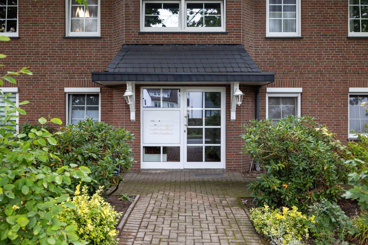 *** MAISONETTE – 3 ZKB – GARAGE – IM GEPFLEGTEN HAUS MIT 6 WOHNEINHEITEN – AB SOFORT BEZUGSFREI ***, 27755 Delmenhorst