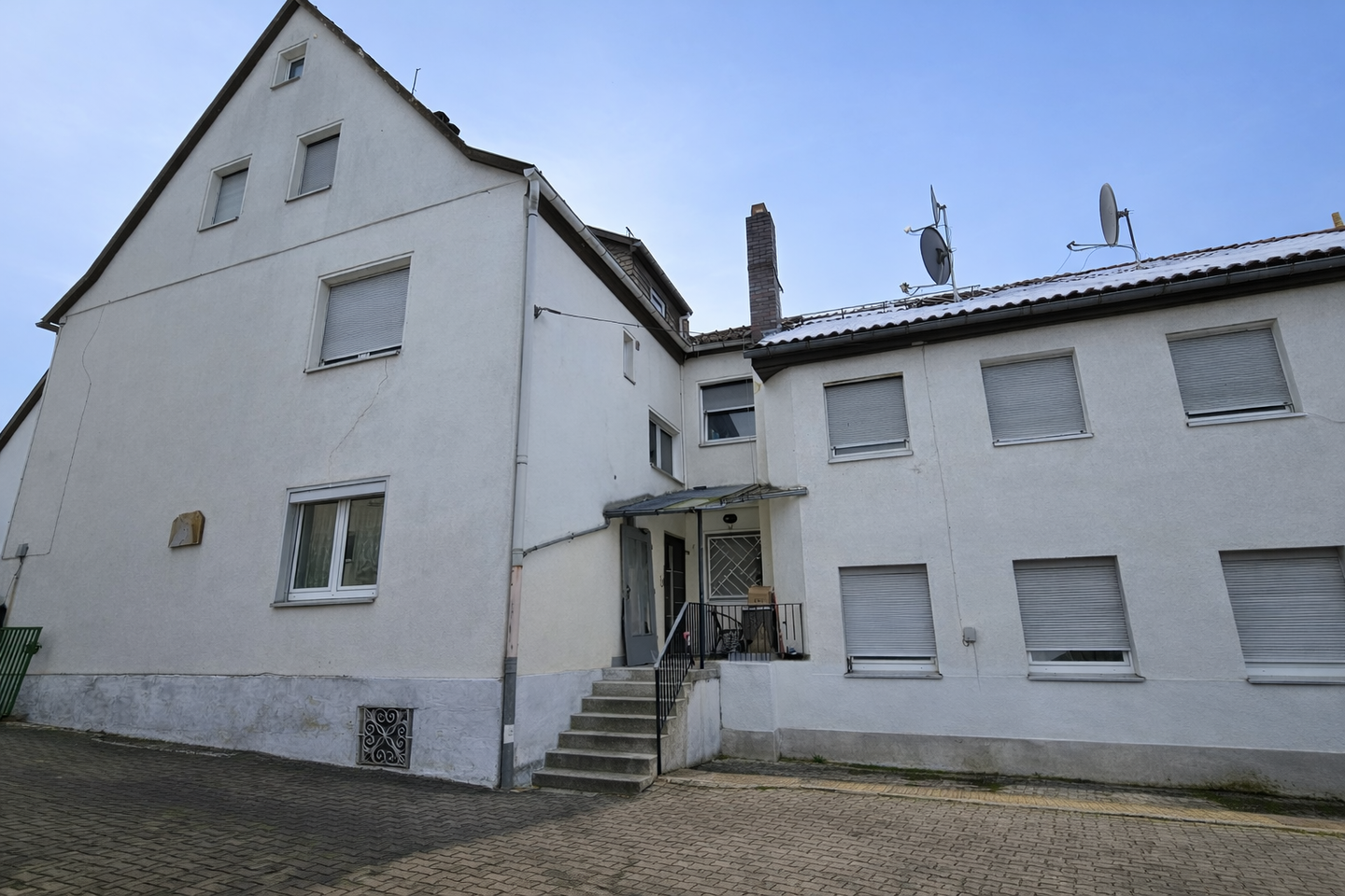 Mehrfamilienhaus mit 5 Wohneinheiten auch als Mehrgenerationenhaus geeignet, 96465 Neustadt b. Coburg