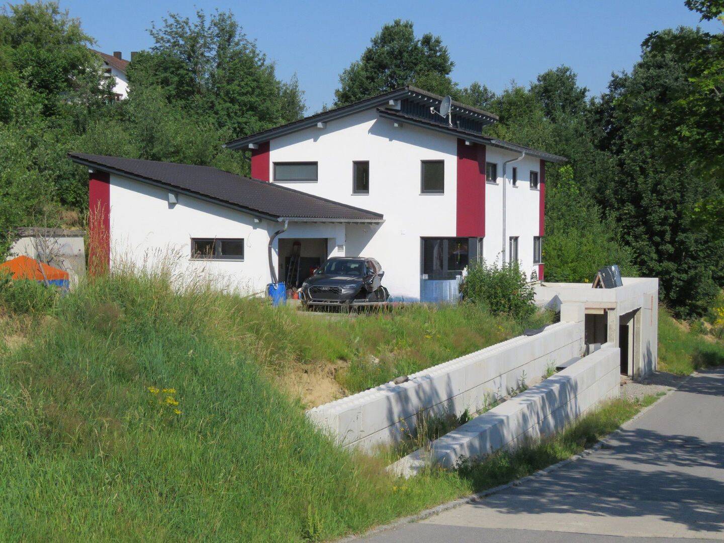Einfamilienhaus mit versetztem Pultdach in absolut ruhiger und sonniger Stadtrandlage mit Ausblick in Viechtach, 94234 Viechtach