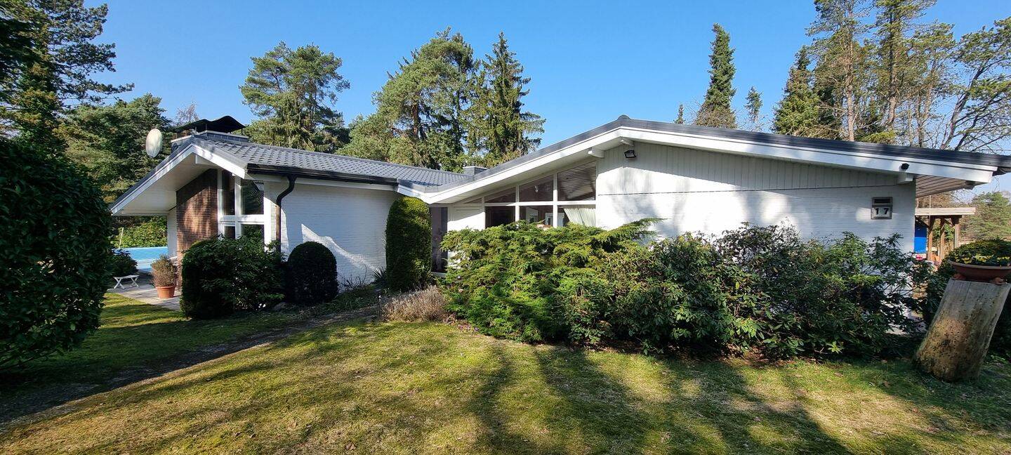 Großzügiges Einfamilienhaus mit Pool und großem Grundstück in ruhiger Lage von Seevetal-Ramelsloh, 21220 Seevetal