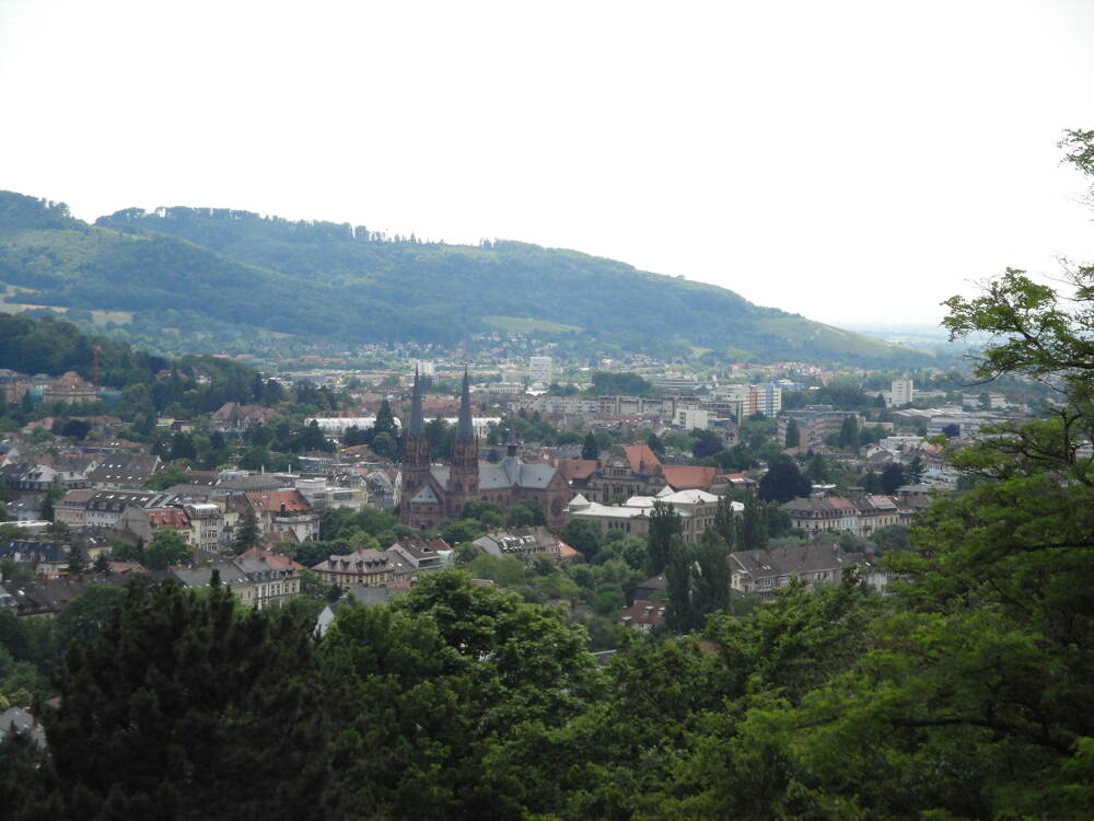 Lichtdurchflutete 3-Zimmer-Wohnung mit Fußbodenheizung und Balkon, 79108 Freiburg im Breisgau (Brühl Herdern Hochdorf Lehen Zähringen)