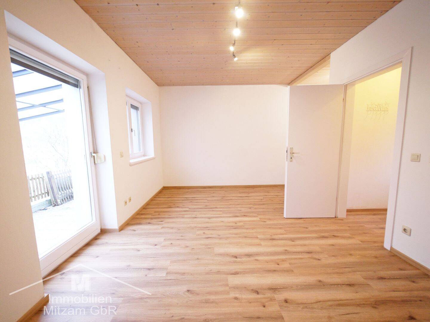 Schmuckes Erdgeschoss-Apartment mit EBK u. Terrasse in Naturlage von Kipfenberg (Altmühltal), 85110 Kipfenberg