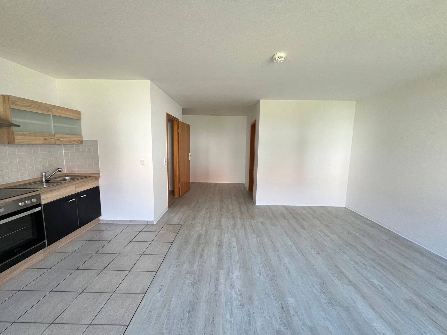 Einziehen & genießen: Erdgeschosswohnung mit Einbauküche, 38820 Halberstadt