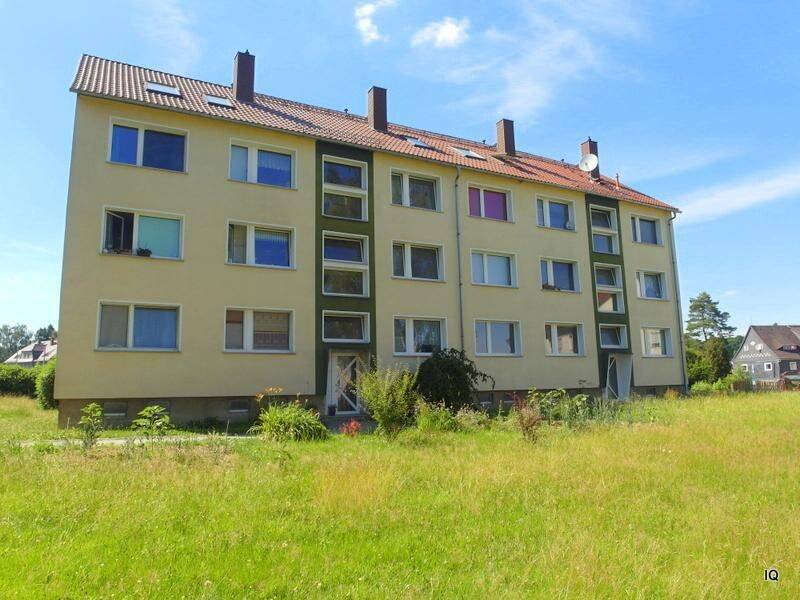 Ab Oktober 2026: Kleine Dachwohnung mit Laminatboden, halboffener Küche und Badewanne, 2791 Oderwitz