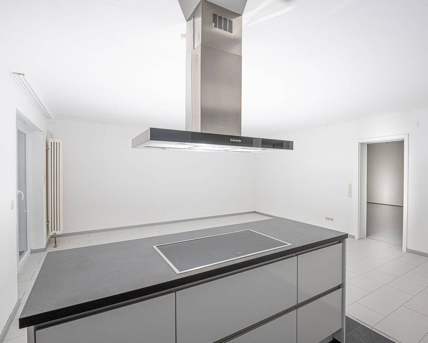Großzügige 2-Zimmer-Wohnung mit großer Terrasse in bester Lage von Bühl, 77815 Bühl