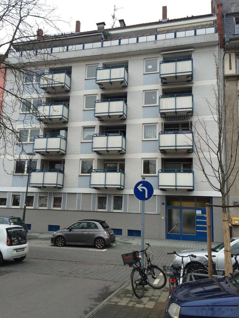 zentrale und verkehrsberuhigte Lage teilmöblierte Wohnung direkt am Wilhelmsplatz mit Aufzug, 63065 Offenbach am Main (Offenbach am Main)
