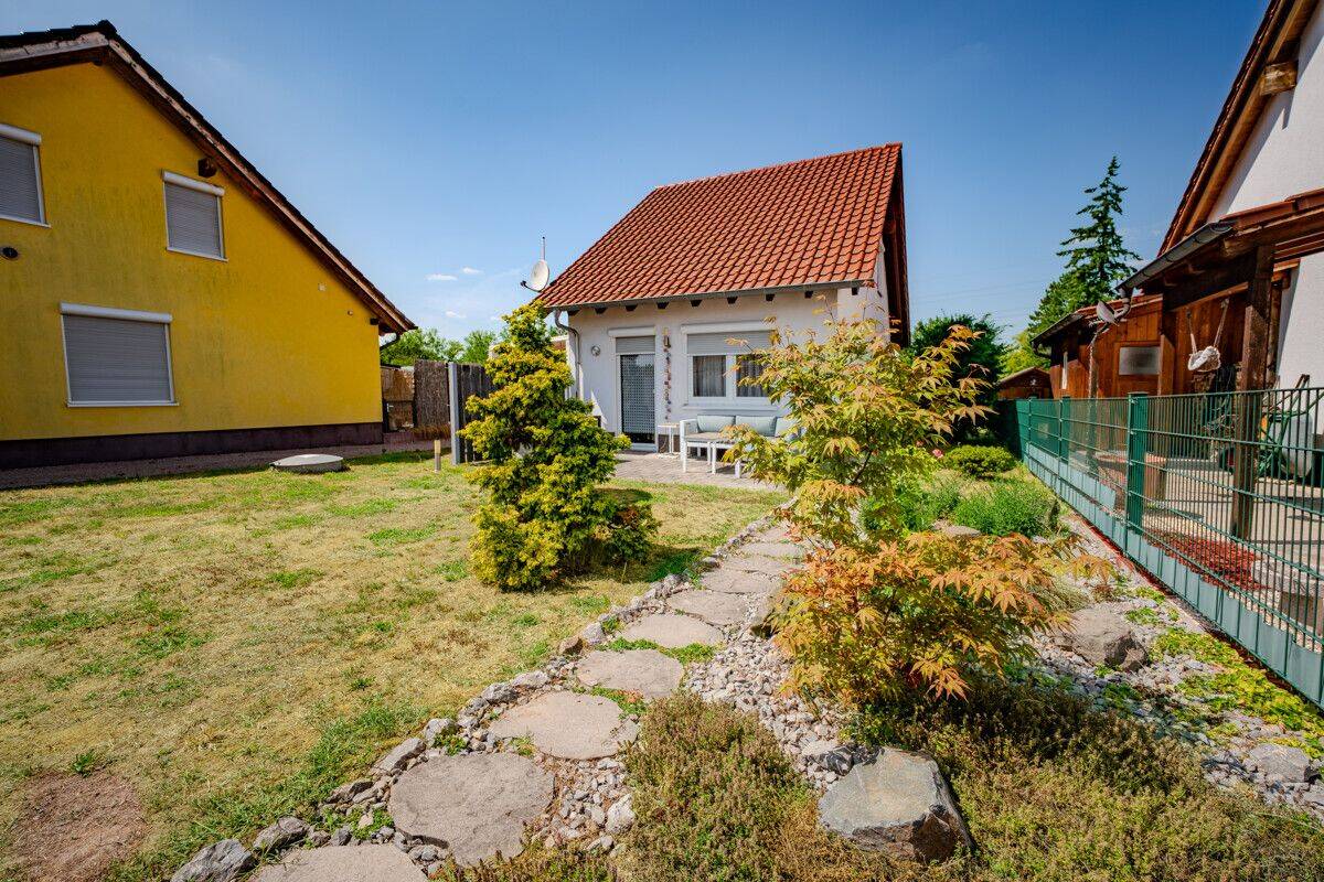 Charmantes und gepflegtes Einfamilienhaus mit Garten, Terrasse und zwei Stellplätzen an der blauen Adria, 67122 Altrip