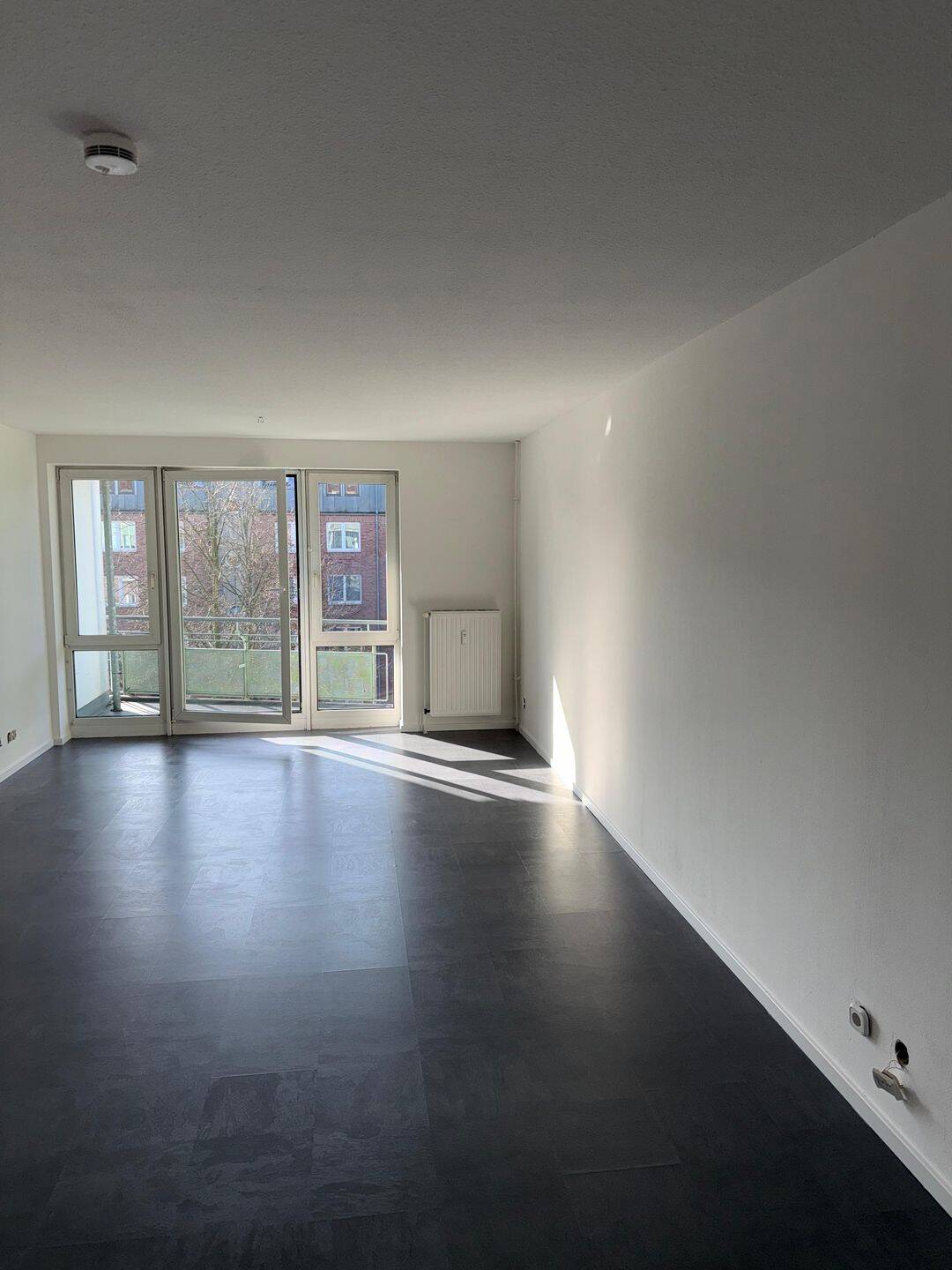 Attraktive 3-Zimmer-Wohnung mit zwei Balkonen und TG-Stellplatzoption in Hamburg-Schnelsen, 22457 Hamburg (Eimsbüttel Eidelstedt Niendorf Schnelsen)