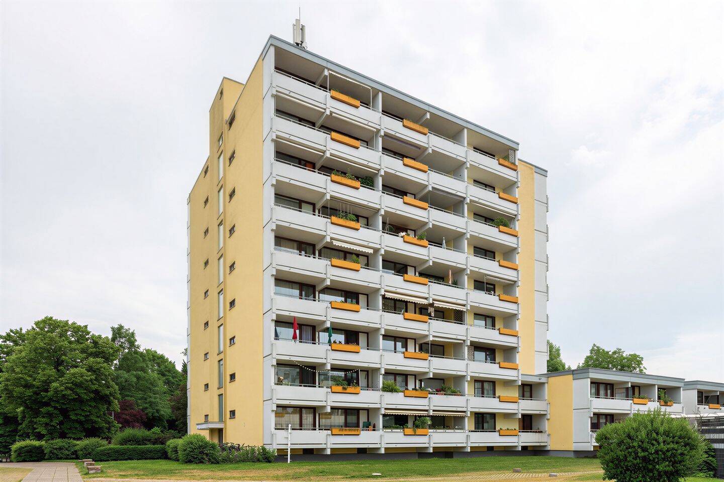 Bezugsfreie Eigentumswohnung mit Balkon, Tiefgaragenstellplatz und Aufzug, 78467 Konstanz