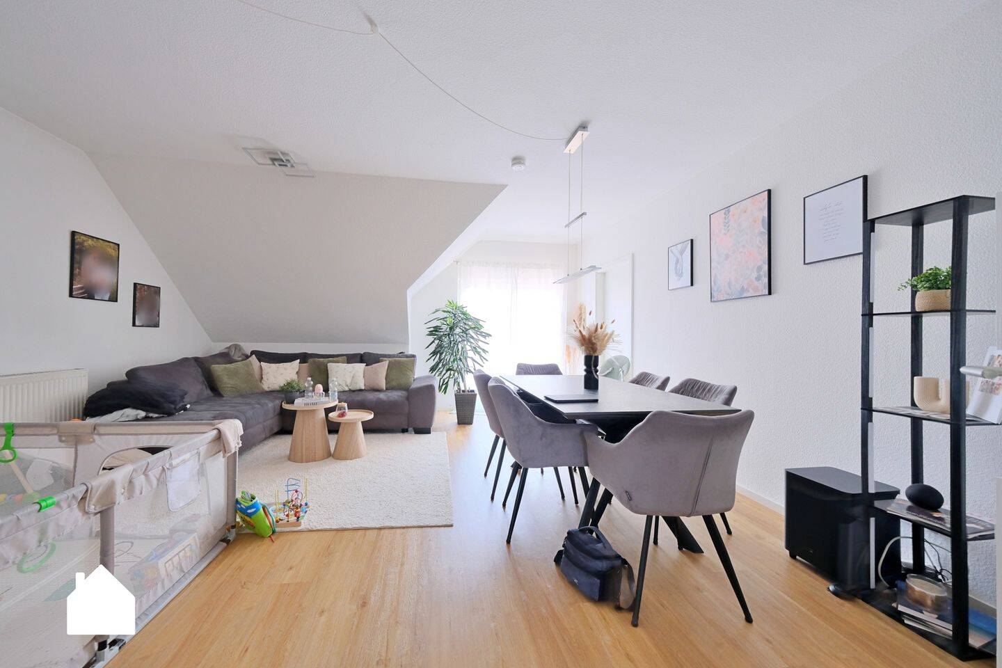 Charmante Dachgeschosswohnung mit Balkon – eine attraktive Gelegenheit!, 95469 Speichersdorf