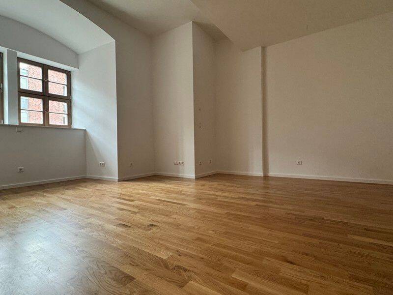 Nette Nachbarn gesucht: günstig geschnittene 2-Zi.-Wohnung mit EBK, 6108 Halle (Saale) (Altstadt Giebichenstein Innenstadt Paulusviertel Saaleaue)