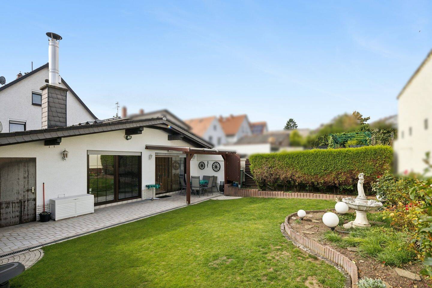 Im Doppelpack, 380 m² Fläche: Top gepflegter Bungalow + Garten + Vorderhaus m. 2 WE´s komplett frei, 61231 Bad Nauheim