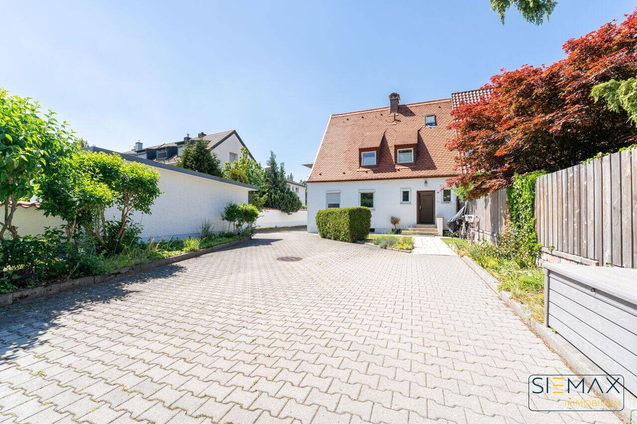 Mehrfamilienhaus in Gräfelfing – WEG-Aufteilung, freie Einheit & großes Entwicklungspotenzial, 82166 Gräfelfing