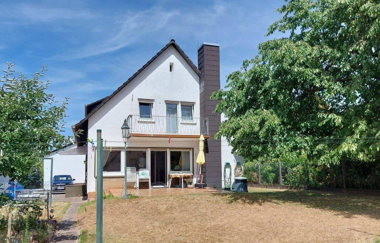Freistehendes Wohnhaus mit Garten, Terrasse, Garage, Gerätehaus und Autoabstellplätzen in ruhiger Wohnlage von Contwig – Zweibrücken, 66497 Contwig