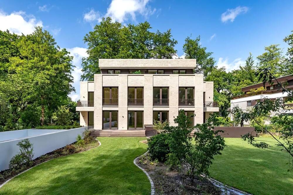 Erdgeschosswohnung mit Südwest-Terrasse und privatem Gartenbereich an der Elbchaussee, 22587 Hamburg (Altona)