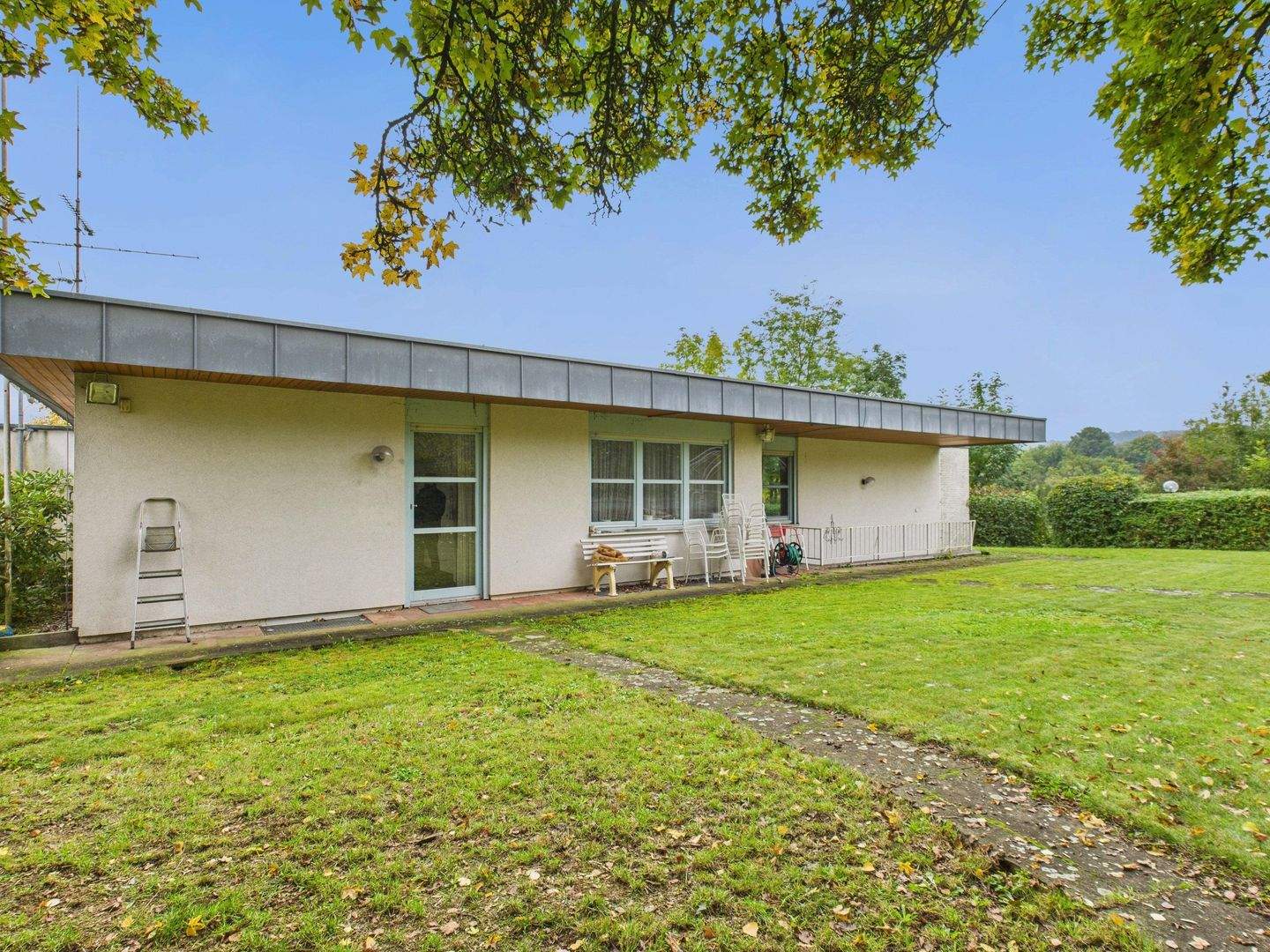 Exklusiver Bungalow mit großzügigem Garten und Einliegerwohnung, 73550 Waldstetten