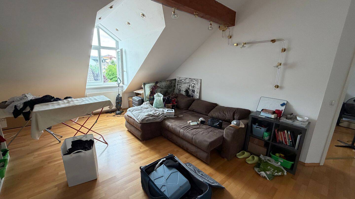 Helle 2,5-Zimmer-Dachgeschosswohnung ab 01. August in Deggendorf, 94469 Deggendorf