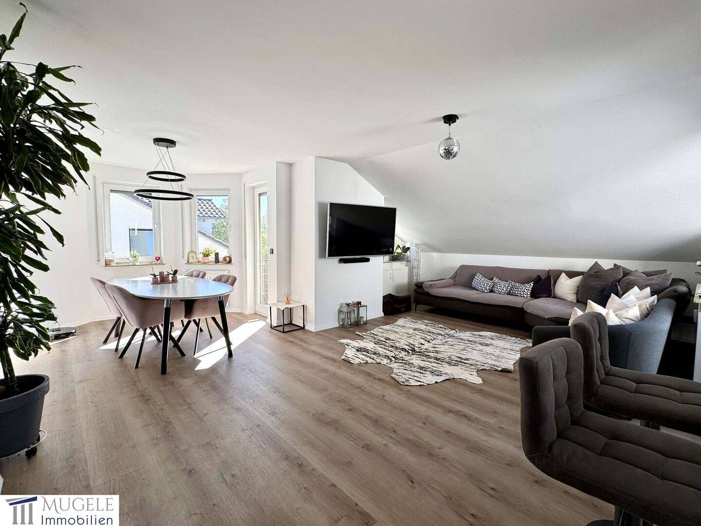 Traumhafte 3-Zimmer-Dachgeschosswohnung in Sindelfingen mit Sonnenloggia!, 71067 Sindelfingen
