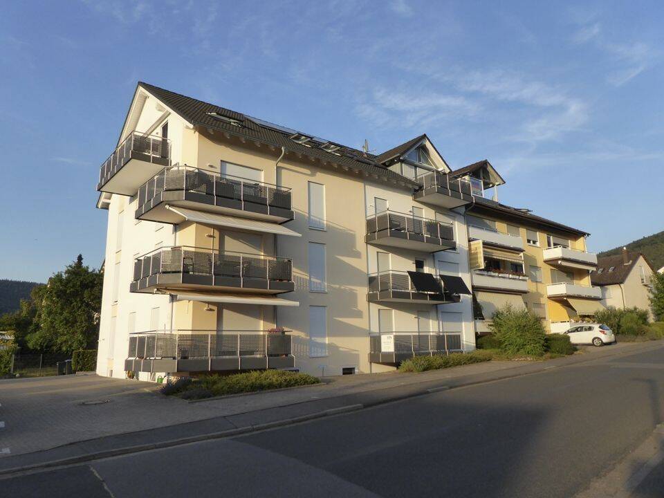 Helle und barrierearme Wohlfühlwohnung mit Balkon und E-Ladeplatz!, 63897 Miltenberg