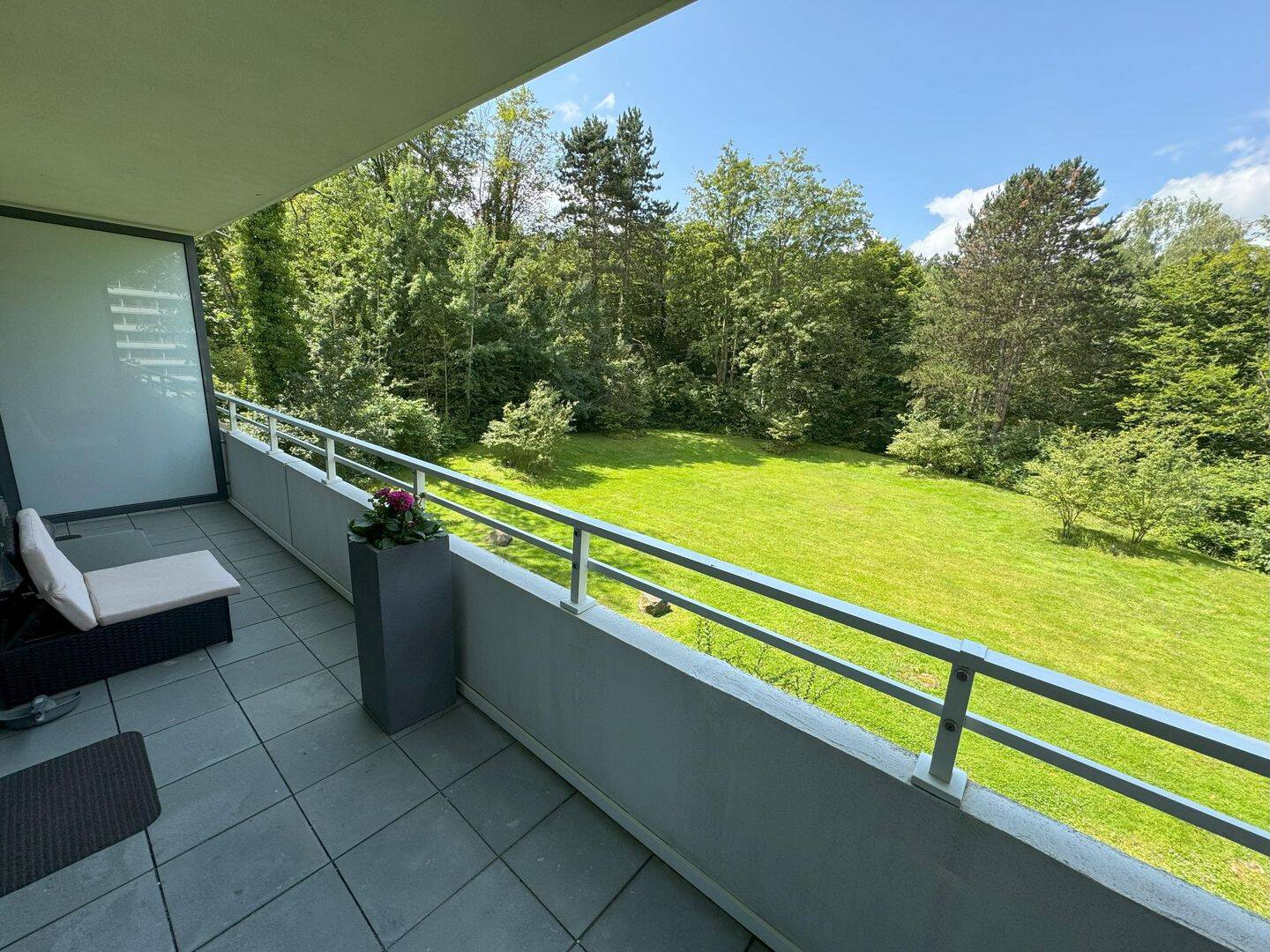 Exklusive, ruhige und barrierefreie Zwei-Zimmer-Eigentumswohnung – kernsaniert (2012) ! Balkon und Stellplatz!, 53177 Bonn