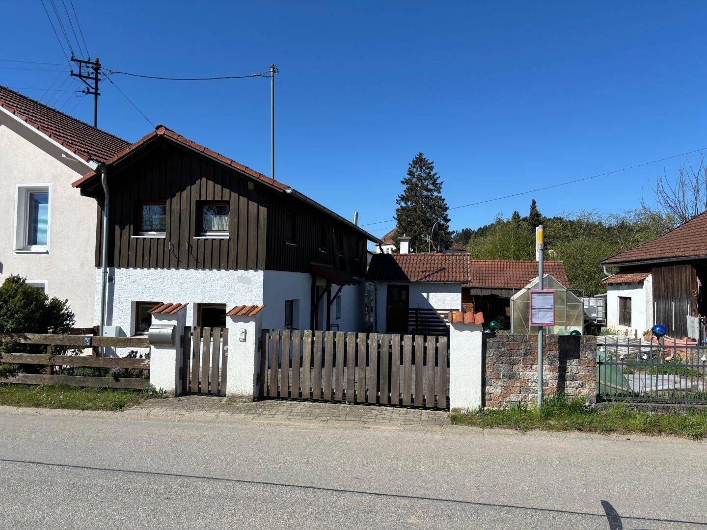 Kleines Häuschen mit idyllischem Grundstück in Neumarkt-St. Veit – Elsenbach, 84494 Neumarkt-Sankt Veit