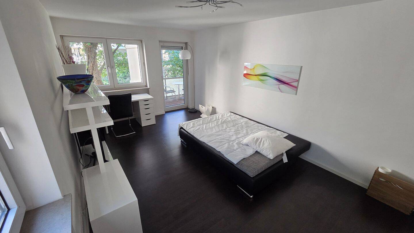 Möbliertes XL-Zimmer (21m²) in stilvoller 3er-Studenten-WG – München, Spitzwegstraße, 81373 München (Sendling Sendling-Westpark)