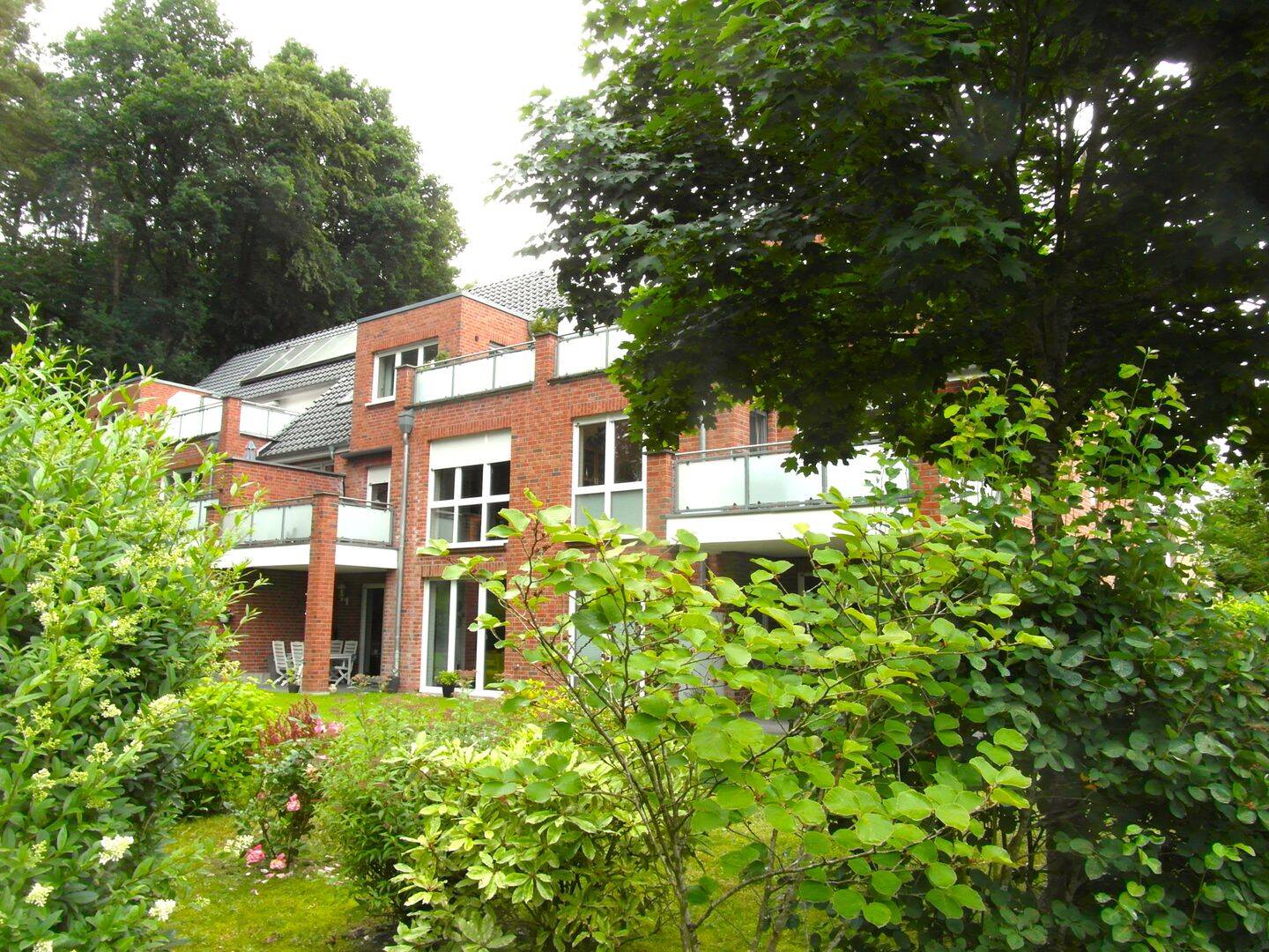Bendestorf: Helle, gepflegte 3 Zimmer Wohnung mit Balkon, Fahrstuhl und Tiefgarage, 21227 Bendestorf
