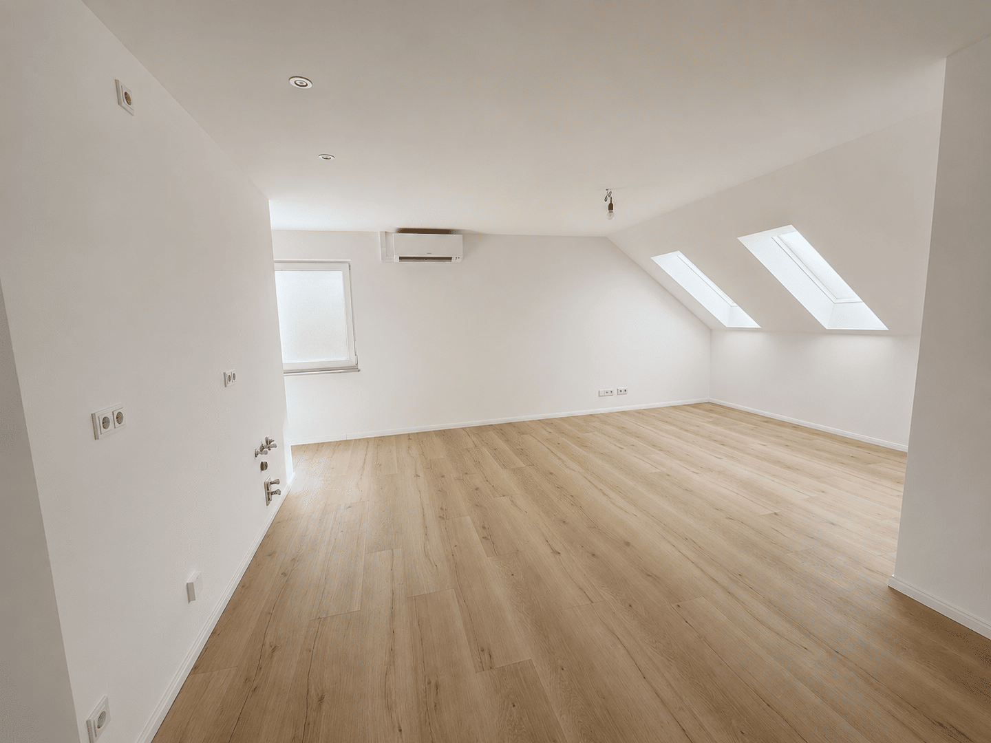 Modernisierte 4Z. Dachgeschosswohnung mit Garten, Stellplatz und sehr niedrigen Nebenkosten, 64832 Babenhausen