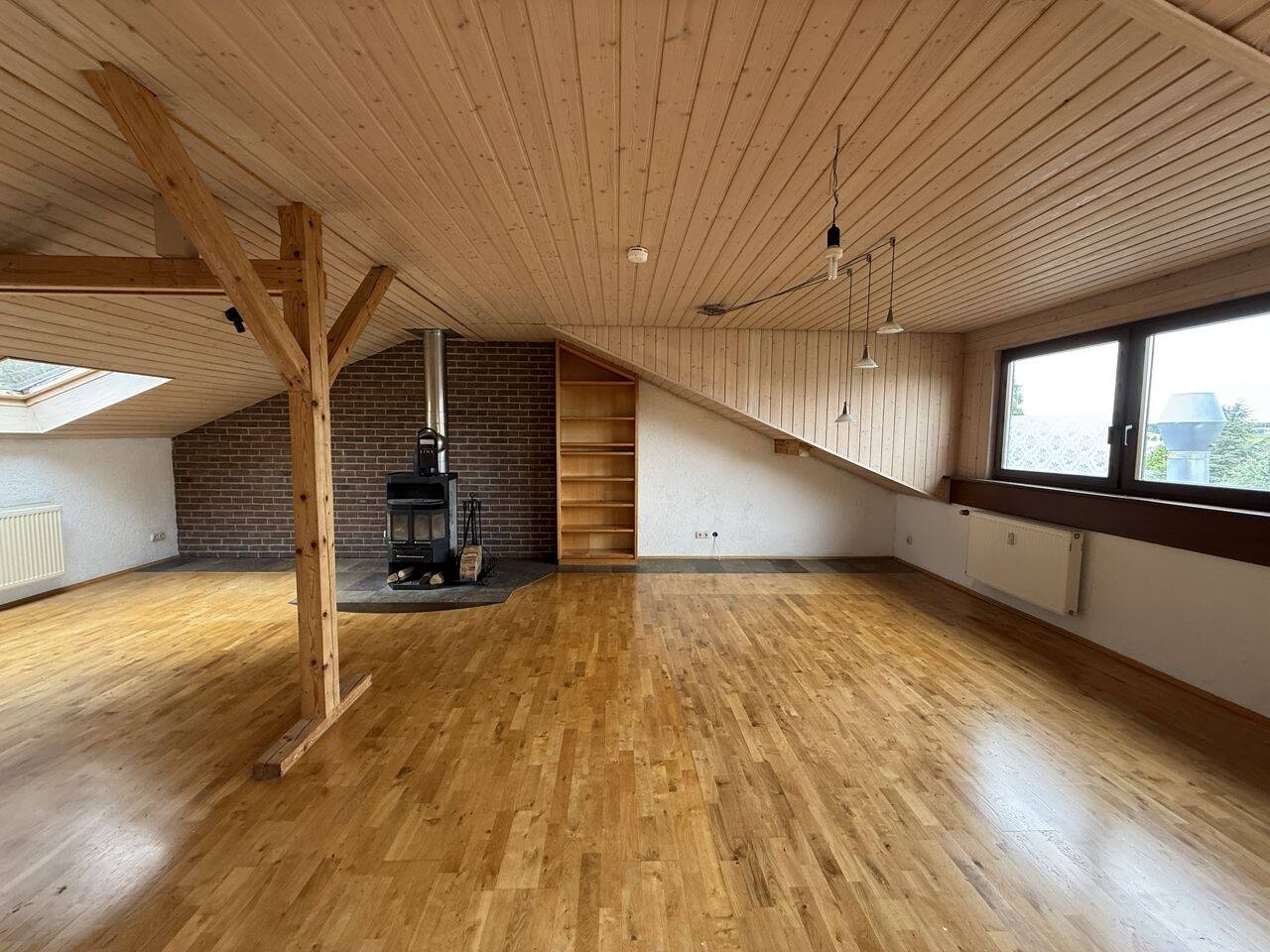 Charmante Dachgeschosswohnung mit Holzofen und viel Stauraum in Lammersdorf, 52152 Simmerath