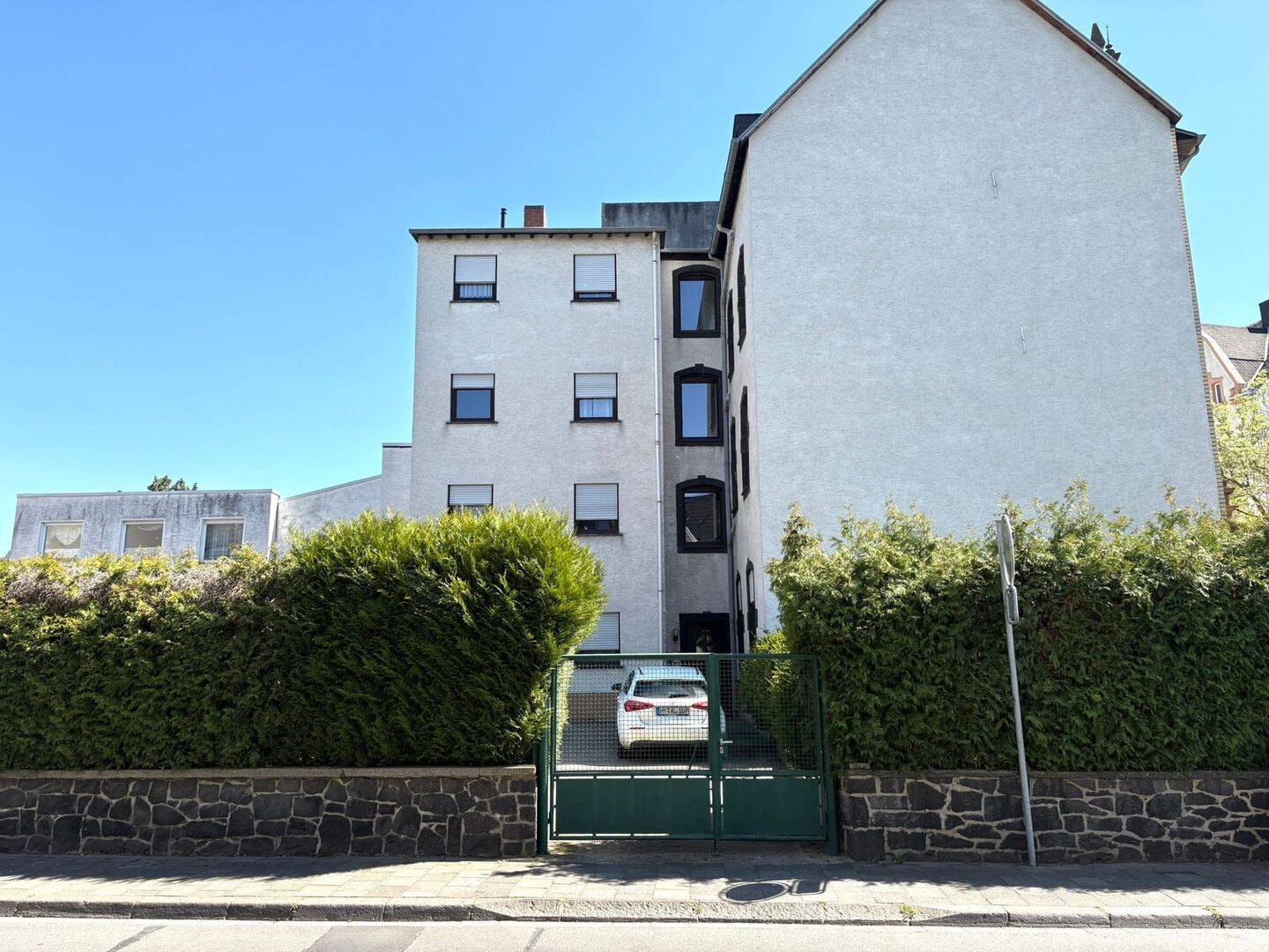 Geräumiges Familienhaus mit 12 Zimmern in Mayen, 56727 Mayen
