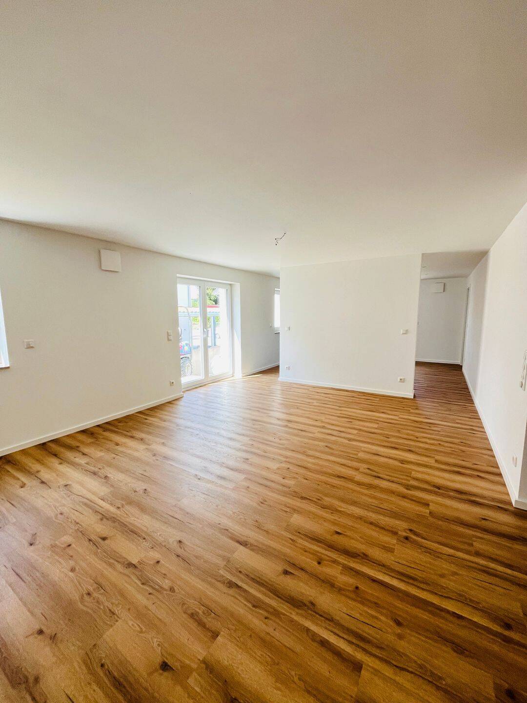 Kernsanierte 3-Zimmerwohnung im 1. Obergeschoss in Erstbezug mit Südbalkon und Carport!, 84048 Mainburg