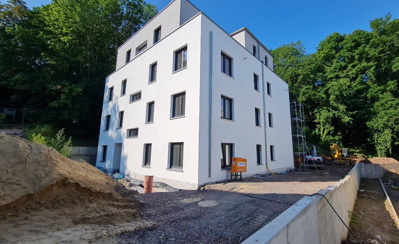 Neuwertige 3 Zimmerwohnung mit Balkon und 2 Bädern., 1705 Freital
