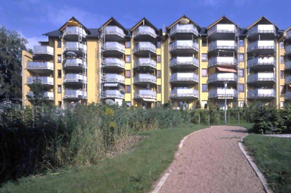 In Halle Weingärten, gemütliche 2. Zimmerwohnung mit Terrasse, Wannenbad im Erdgeschoss, 6110 Halle (Saale) (Damaschkestraße Gesundbrunnen Innenstadt Lutherplatz Saaleaue)