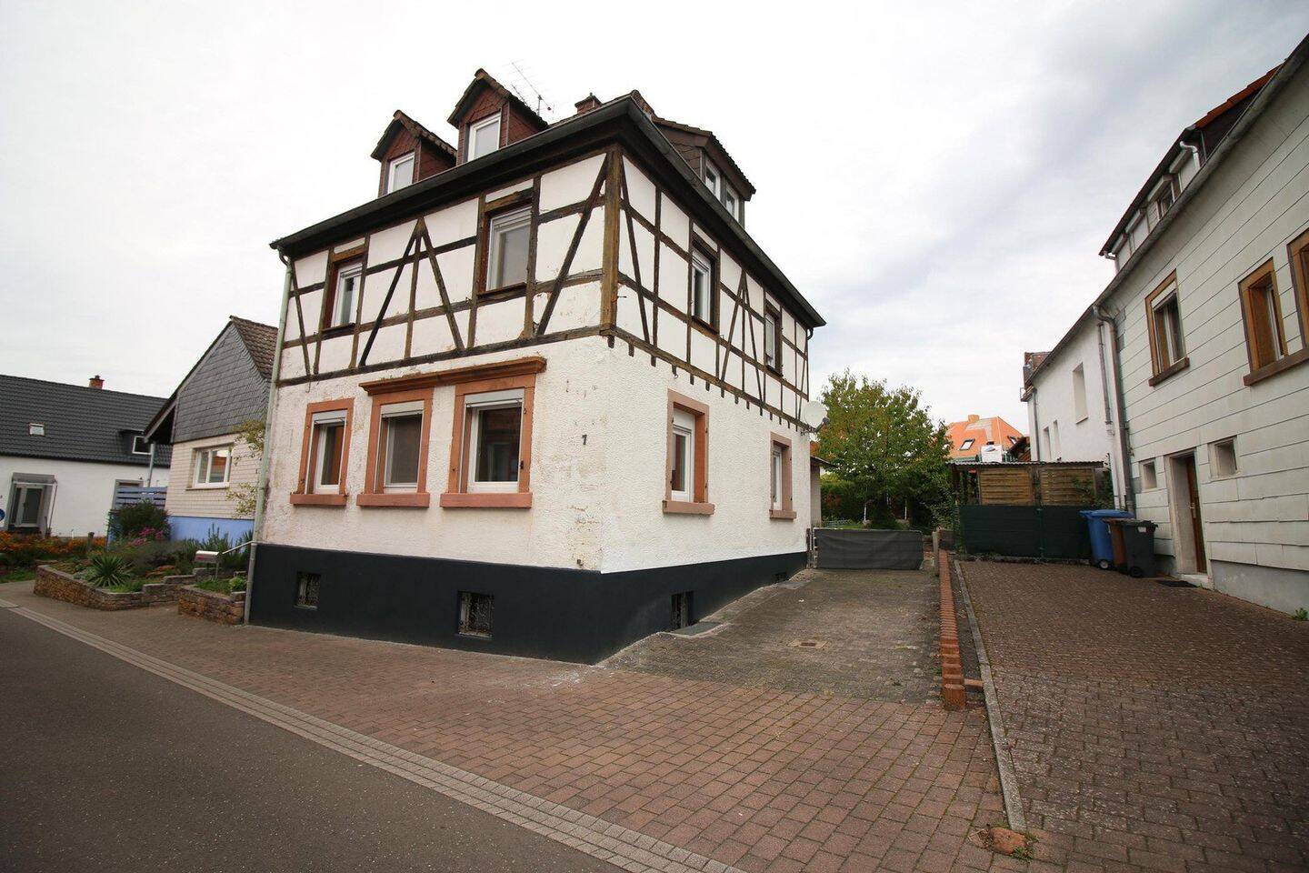 Freistehendes Einfamilienhaus mit Potenzial in Otterberg **6 Zimmer, 121 qm Wohnfläche**, 67697 Otterberg