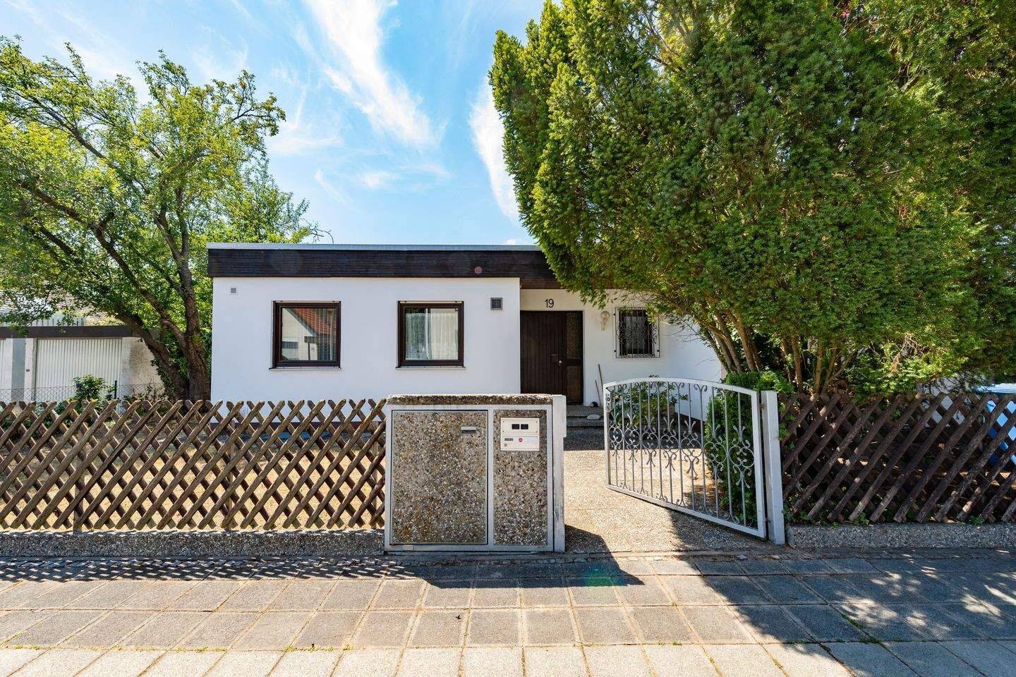 Nachlass / Gebotsverfahren: EFH in 90425 Nürnberg, Stralsunder Straße 19, Leerstand / Garage, 90425 Nürnberg
