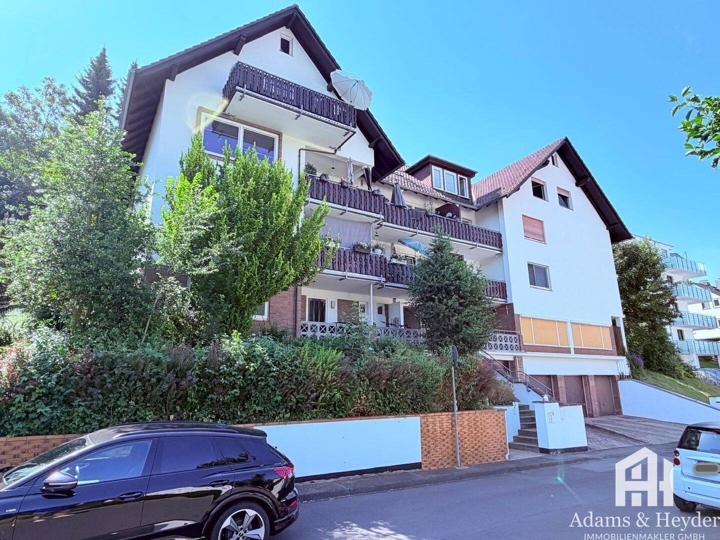 Gemütliche Dachgeschoss-Wohnung mit 2 Balkonen in Niestetal, 34266 Niestetal