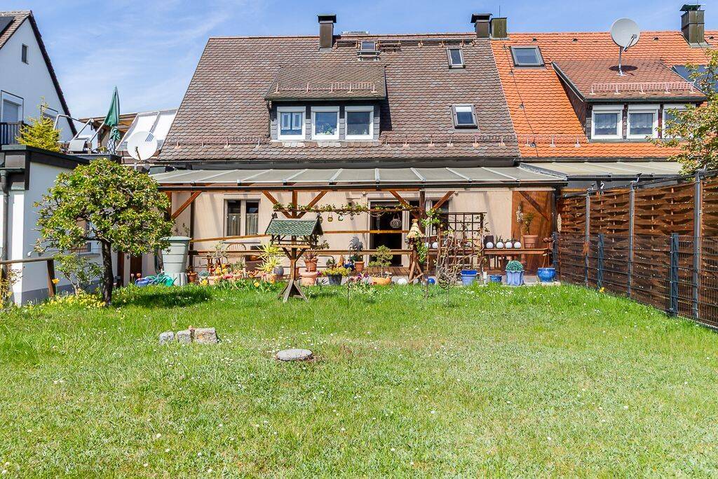 Rarität in Bayreuth-Saas: Rollstuhlgerechte Doppelhaushälfte mit zwei Wohneinheiten und Traumgarten, 95447 Bayreuth (Altstadt Birken Glocke Meyernberg Saas)