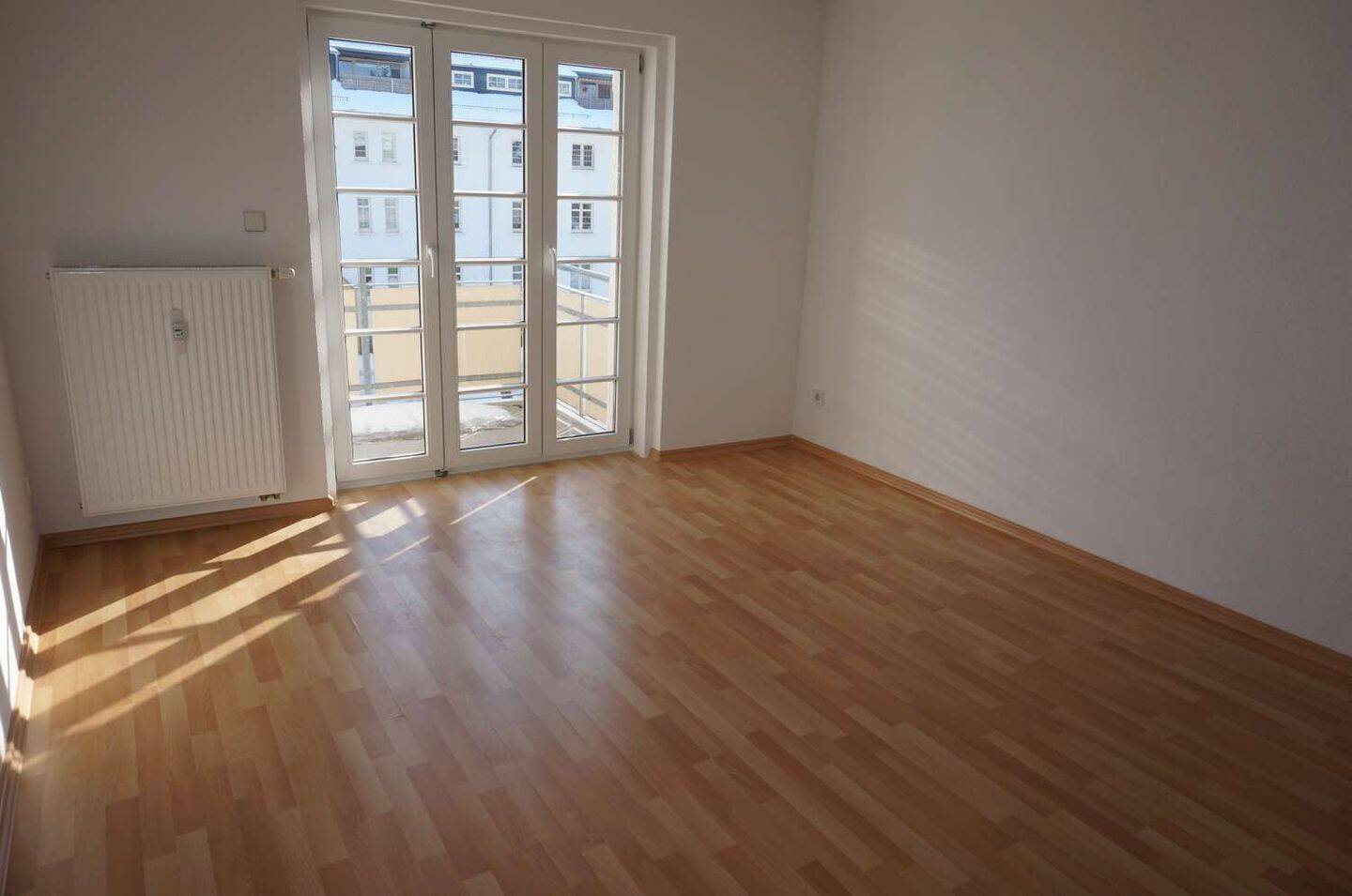 Wohnen im Heimgarten im 2. OG – große Küche + 2 Balkone – Chemnitz – Bild 1 von 3
