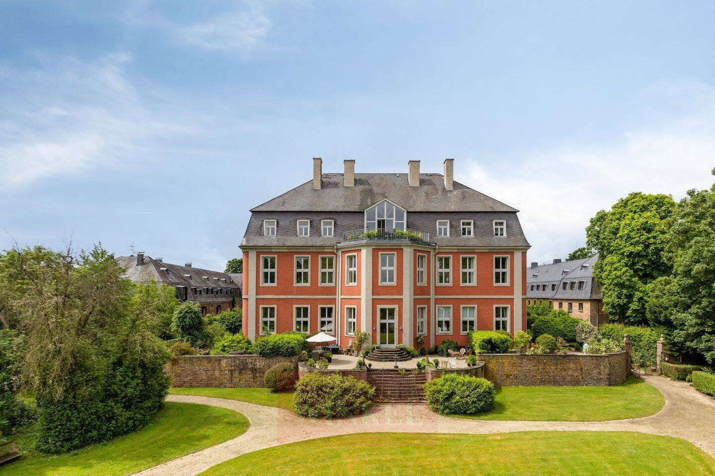 Wohnen im Herrenhaus von Schloss Rösberg – Exklusive Maisonettewohnung mit historischem Charme, 53332 Bornheim